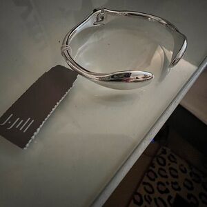 NWT Elegant Silver tone  Women's Bracelet